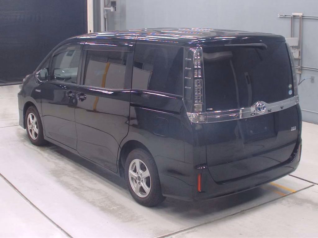TOYOTA VOXY