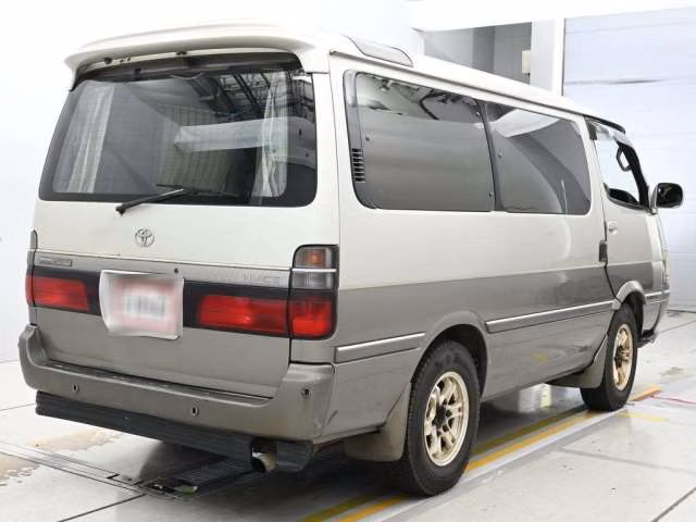 TOYOTA HIACE