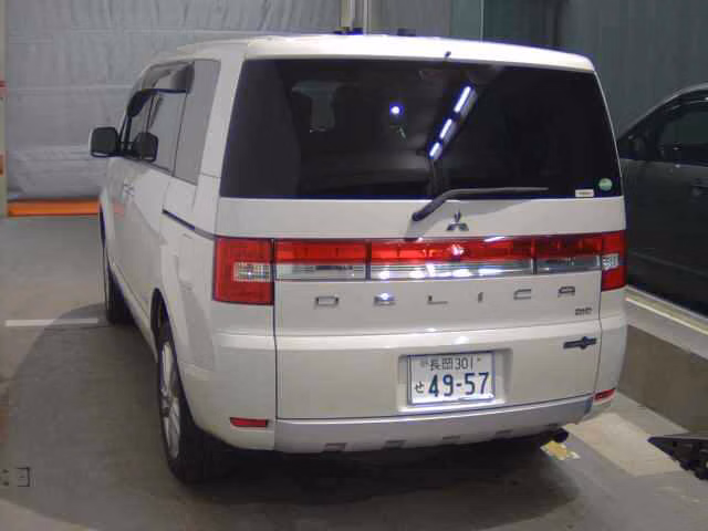 MITSUBISHI DELICA D:5
