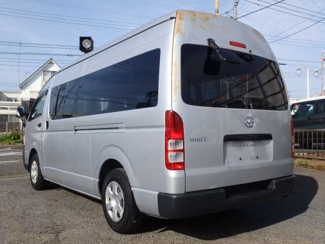 TOYOTA REGIUS ACE