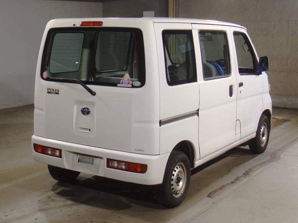 TOYOTA PIXIS VAN