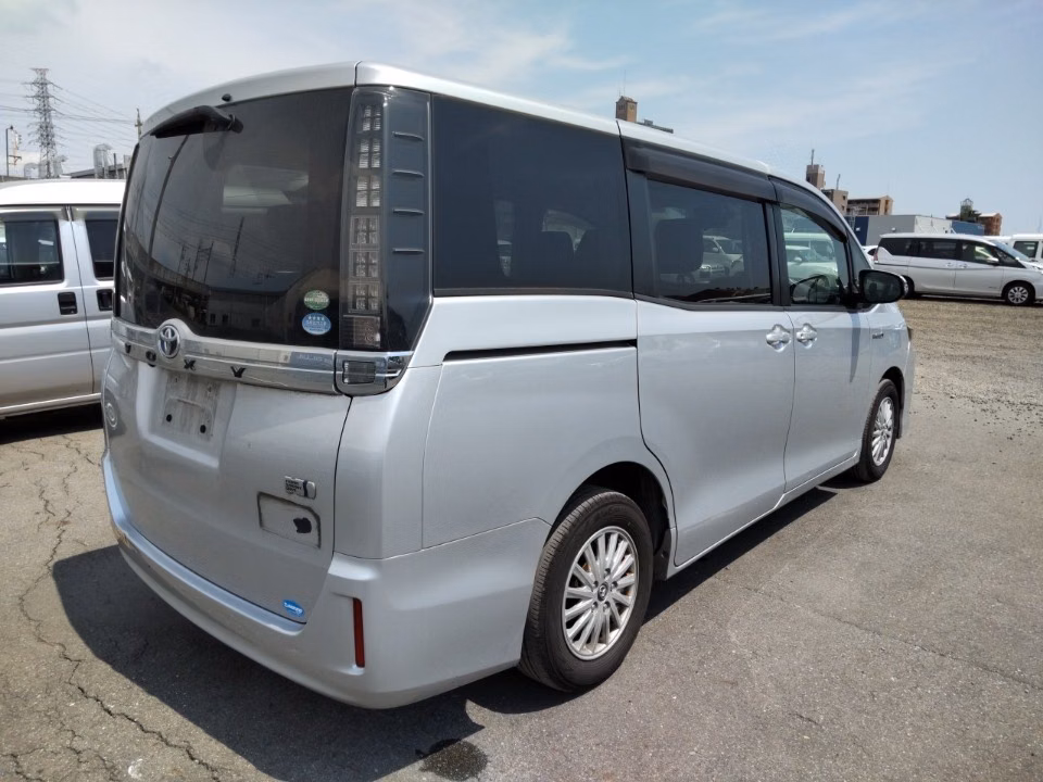 TOYOTA VOXY