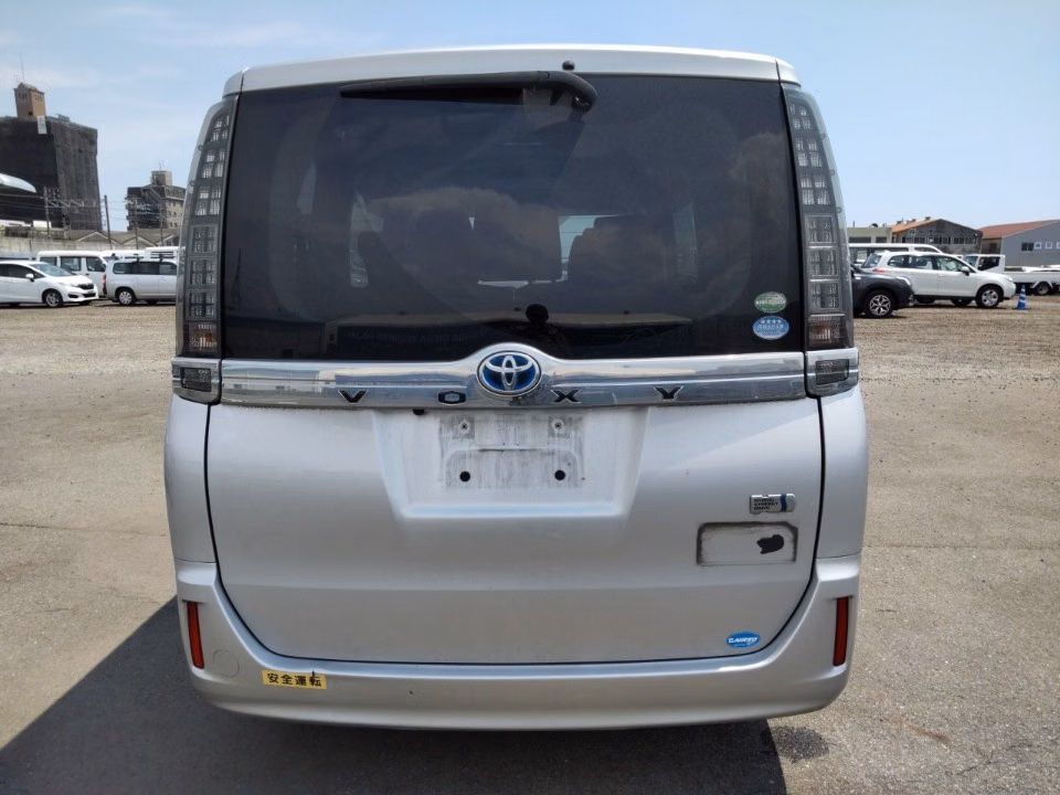 TOYOTA VOXY