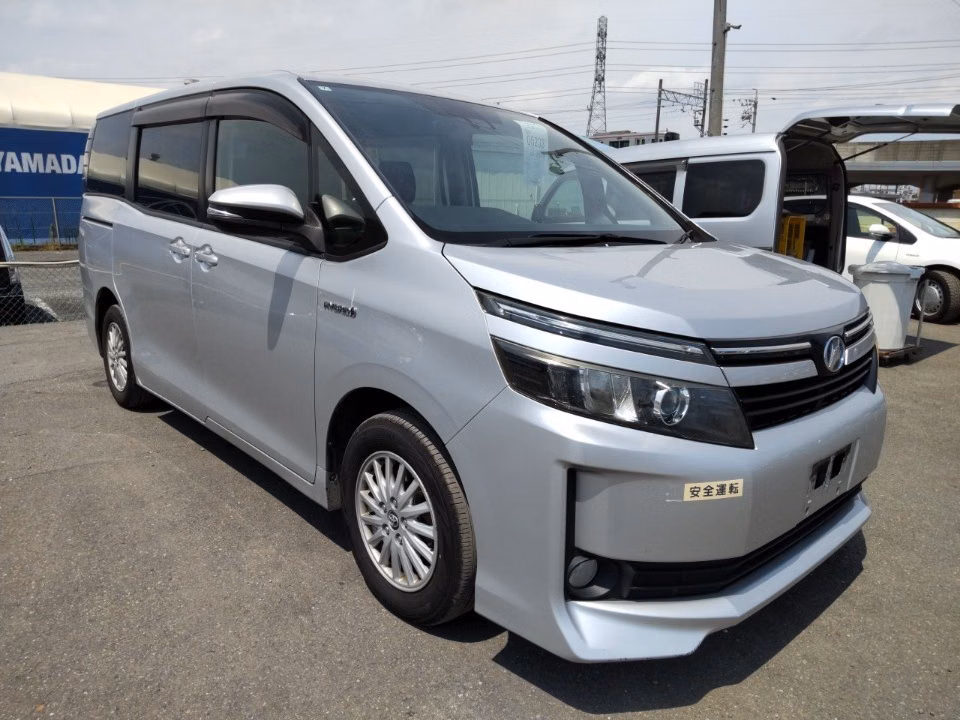 TOYOTA VOXY