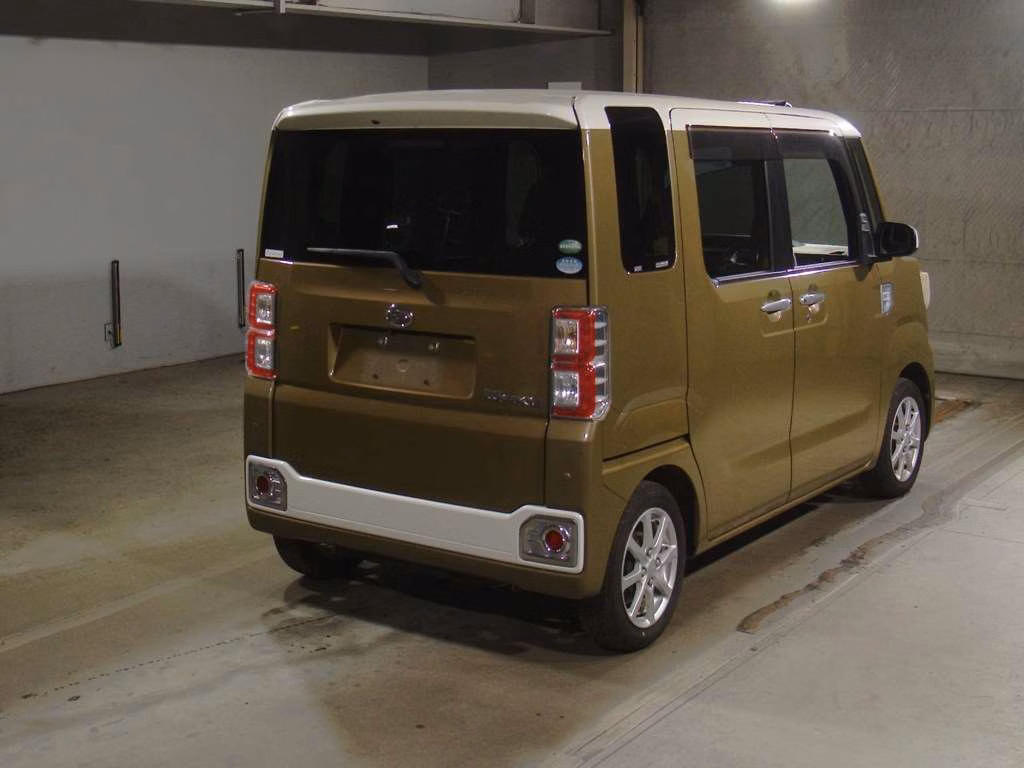 DAIHATSU WAKE
