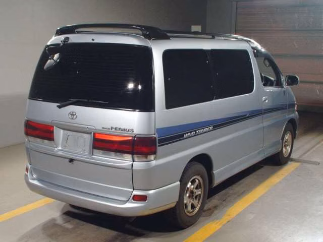 TOYOTA HIACE REGIUS