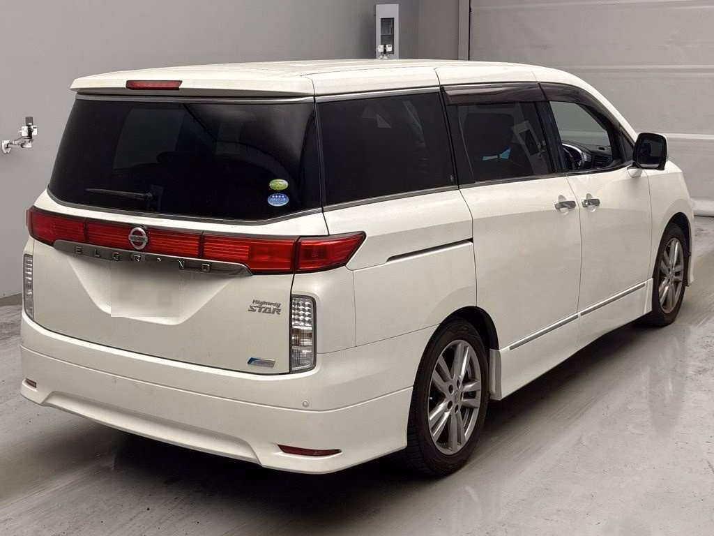 NISSAN ELGRAND