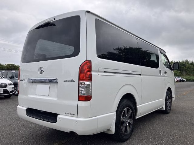 TOYOTA REGIUS ACE