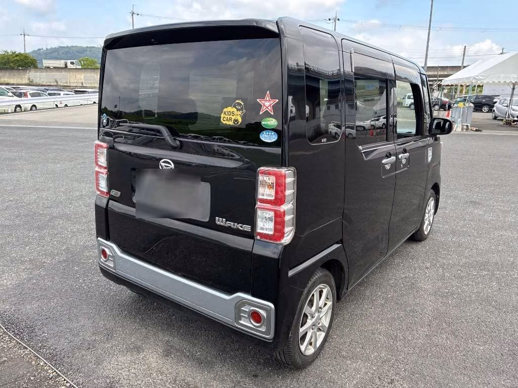 DAIHATSU WAKE