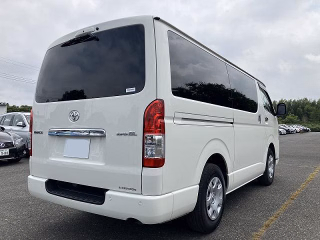 TOYOTA REGIUS ACE