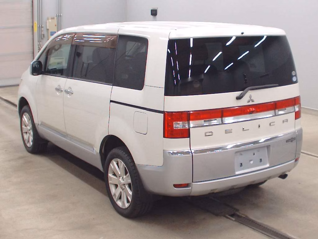 MITSUBISHI DELICA D:5