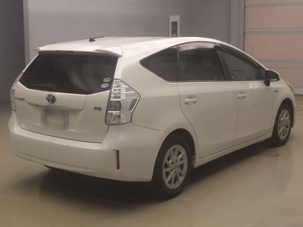 TOYOTA PRIUS ALPHA