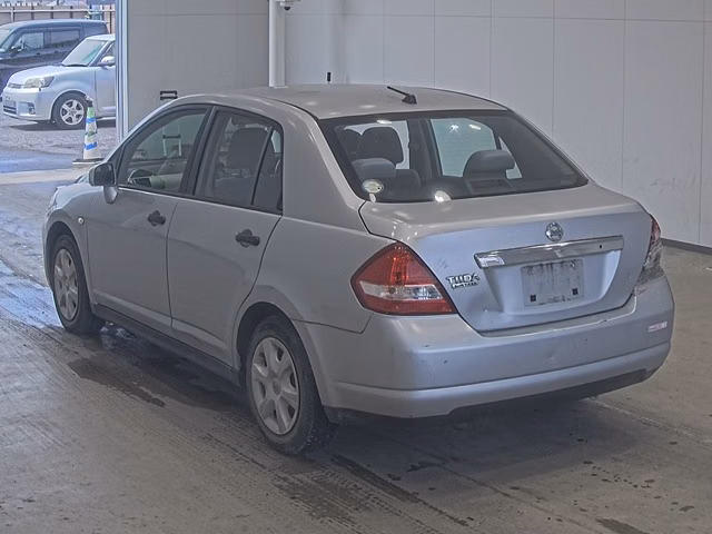 NISSAN TIIDA LATIO
