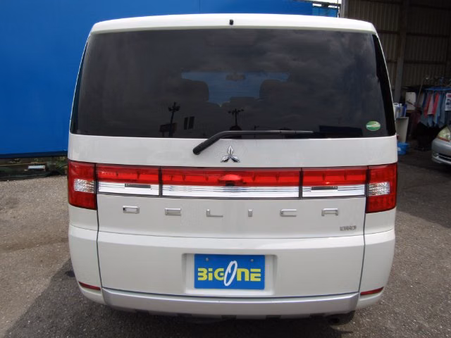 MITSUBISHI DELICA D:5