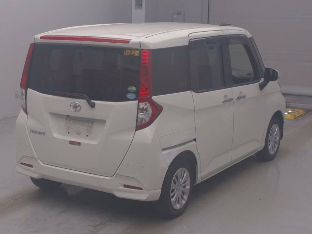 TOYOTA ROOMY