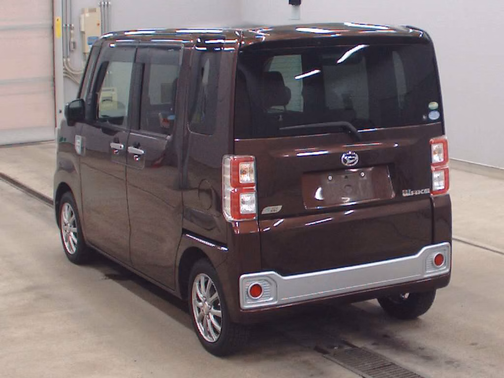 DAIHATSU WAKE