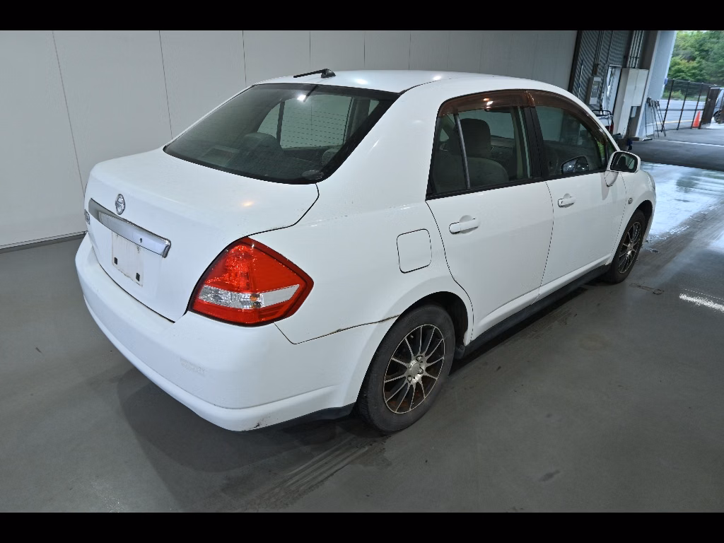 NISSAN TIIDA LATIO