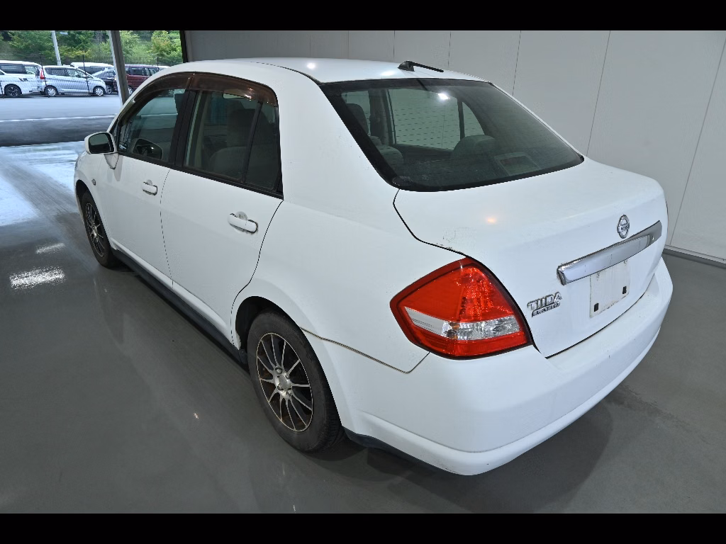 NISSAN TIIDA LATIO