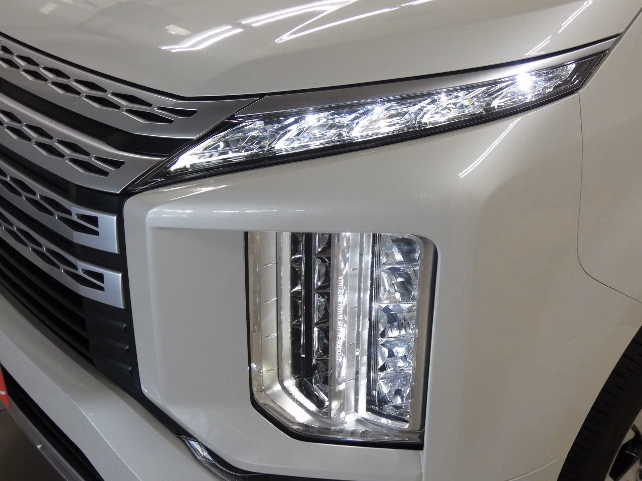 MITSUBISHI DELICA D:5