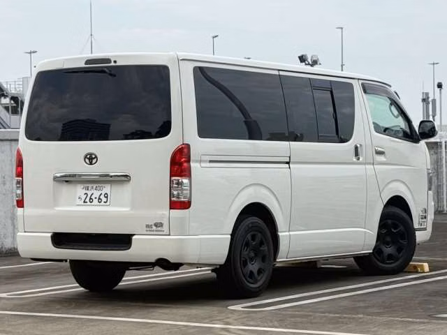 TOYOTA REGIUS ACE