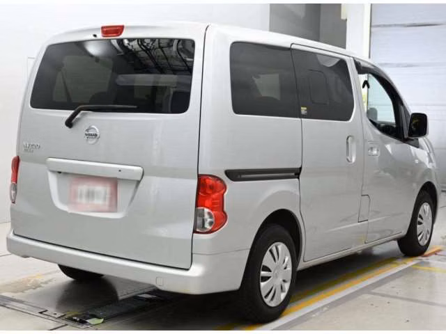 NISSAN NV200
