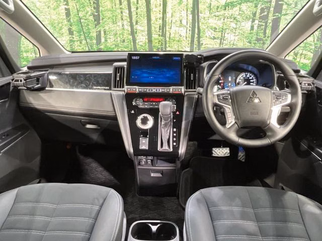 MITSUBISHI DELICA D:5