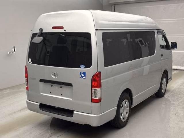 TOYOTA REGIUS ACE
