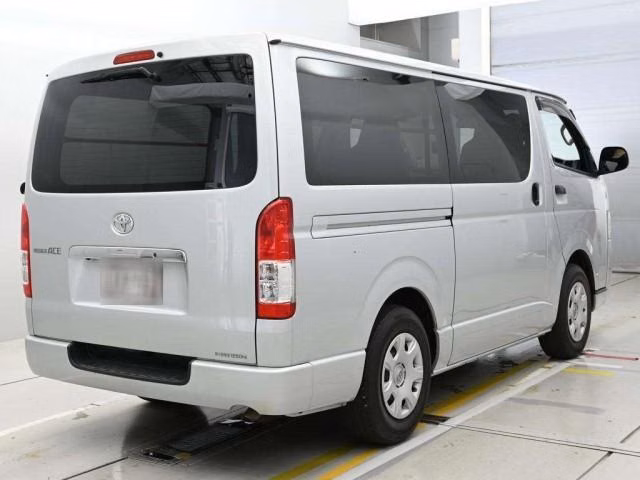 TOYOTA REGIUS ACE