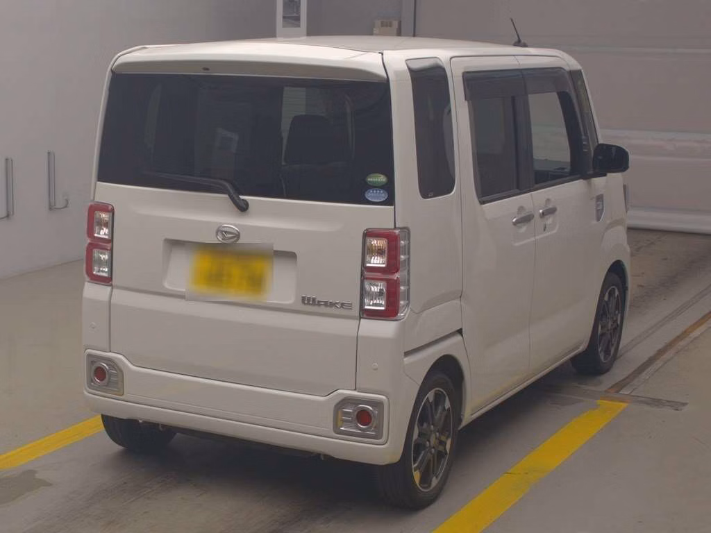 DAIHATSU WAKE