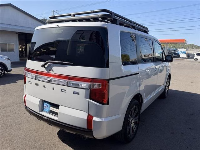 MITSUBISHI DELICA D:5