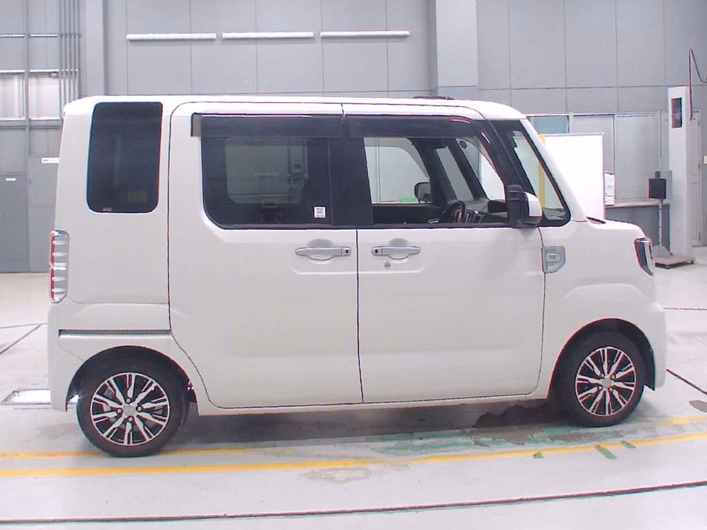 DAIHATSU WAKE