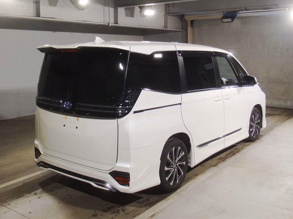 TOYOTA VOXY