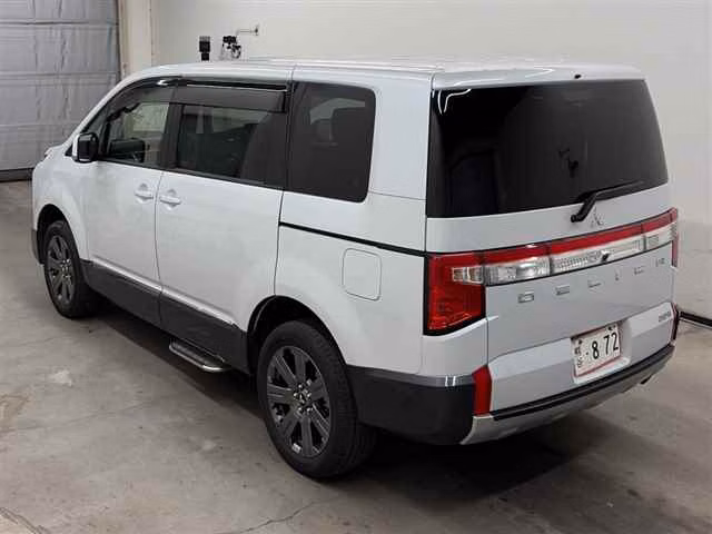 MITSUBISHI DELICA D:5