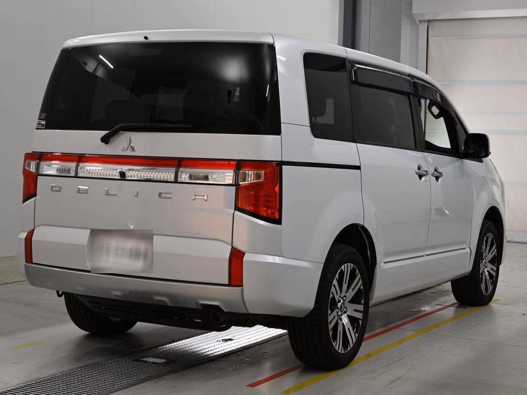 MITSUBISHI DELICA D:5