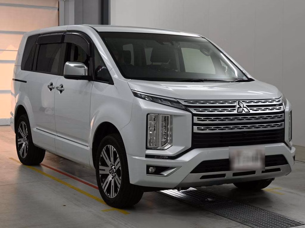 MITSUBISHI DELICA D:5