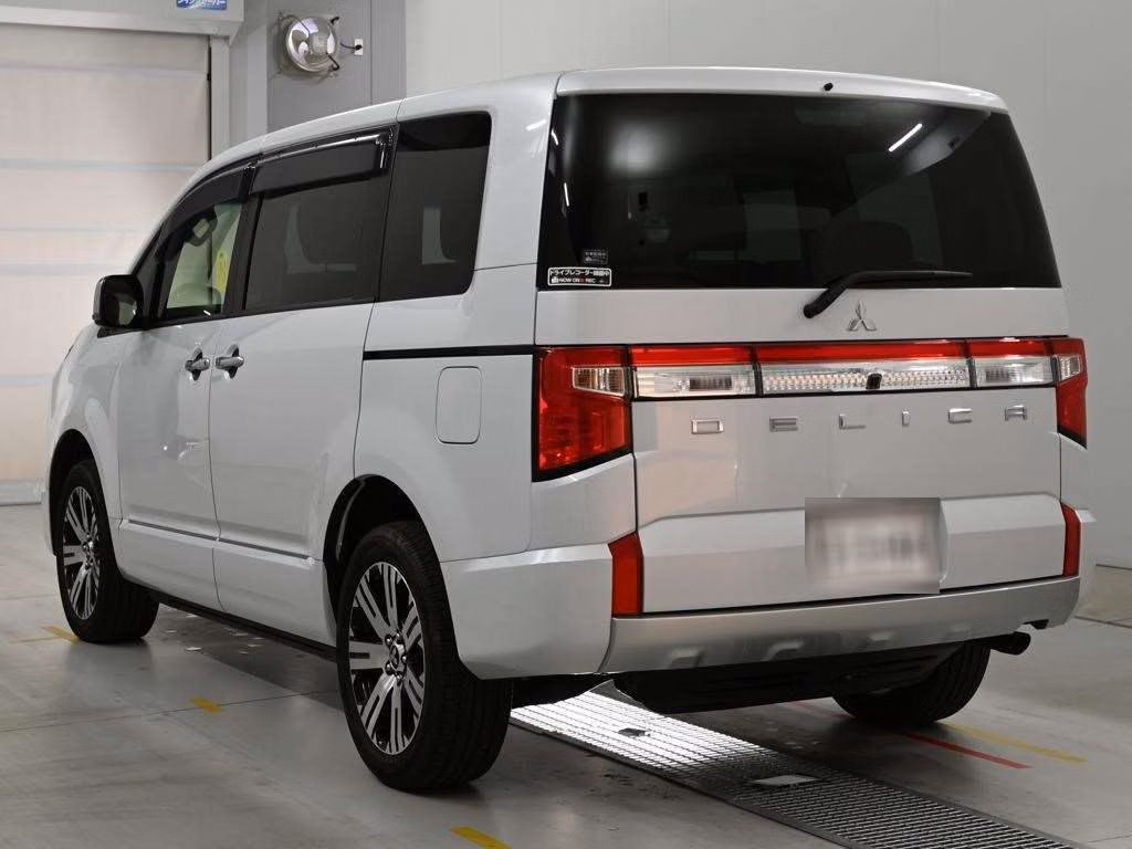 MITSUBISHI DELICA D:5