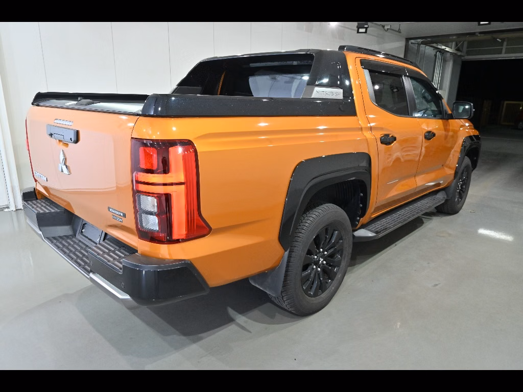 MITSUBISHI TRITON