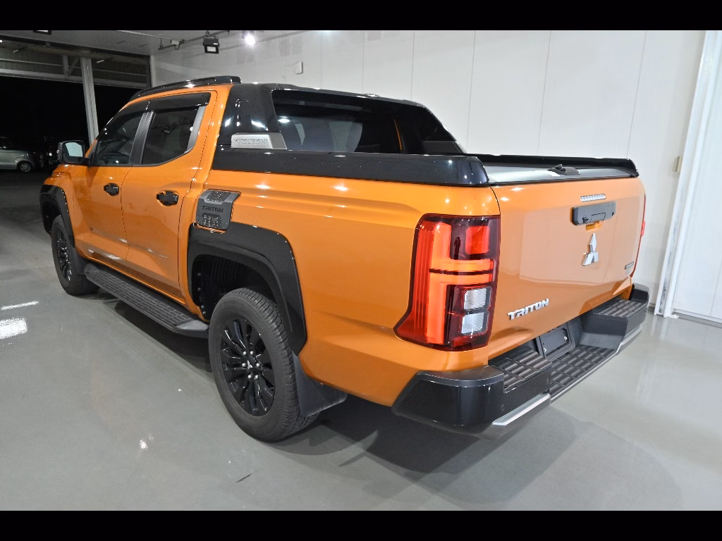MITSUBISHI TRITON