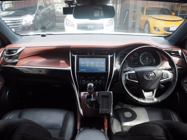 TOYOTA HARRIER