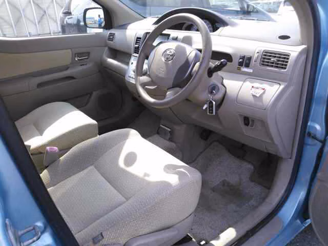 TOYOTA RAUM