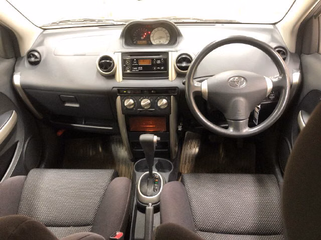 TOYOTA IST