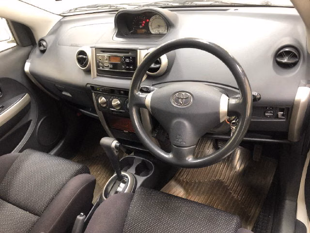 TOYOTA IST