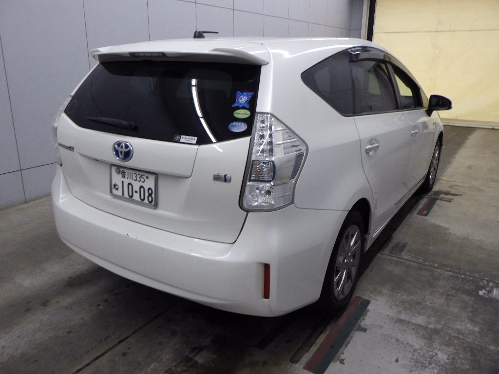 TOYOTA PRIUS ALPHA