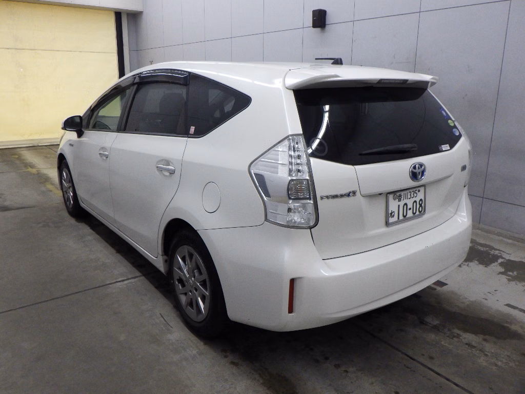 TOYOTA PRIUS ALPHA