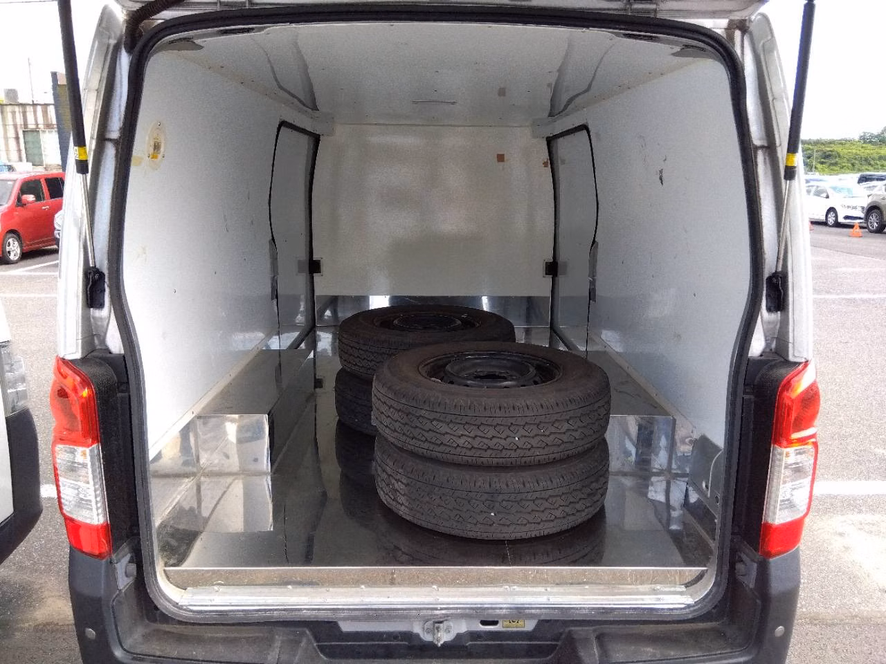 NISSAN NV350 CARAVAN