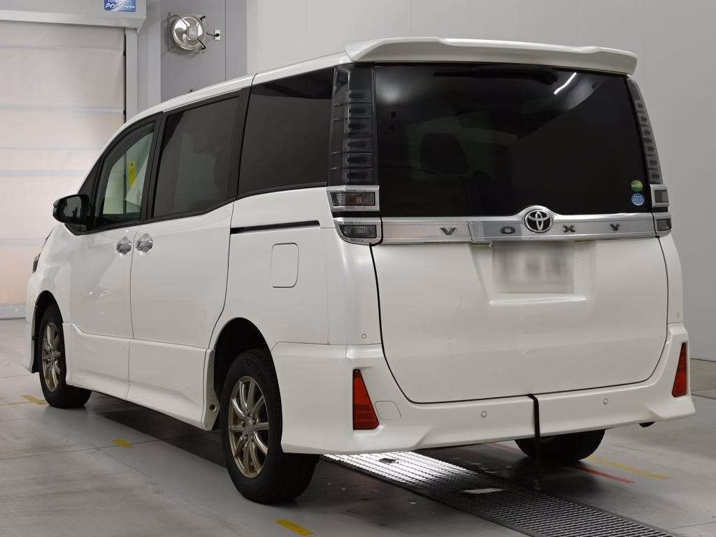 TOYOTA VOXY