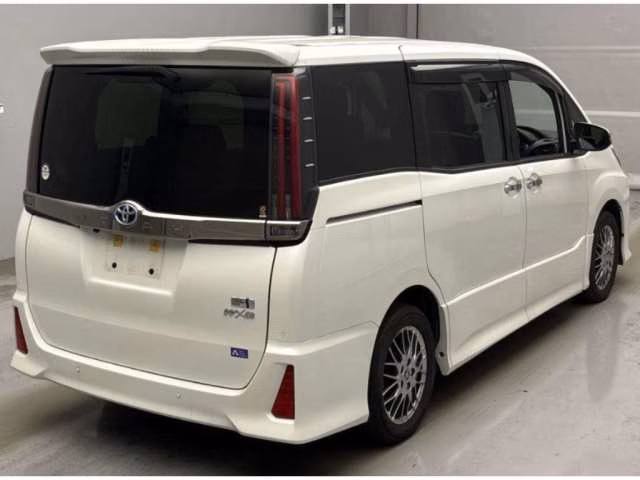 TOYOTA NOAH