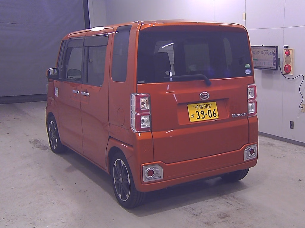 DAIHATSU WAKE