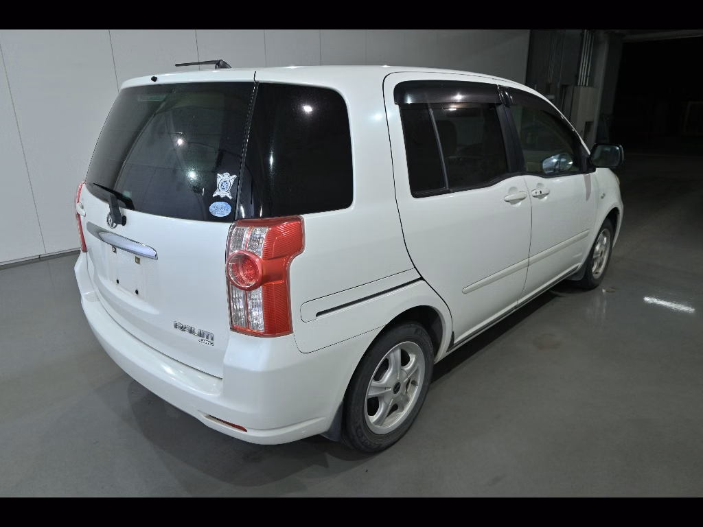 TOYOTA RAUM