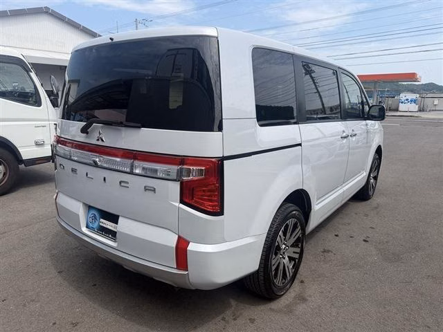 MITSUBISHI DELICA D:5